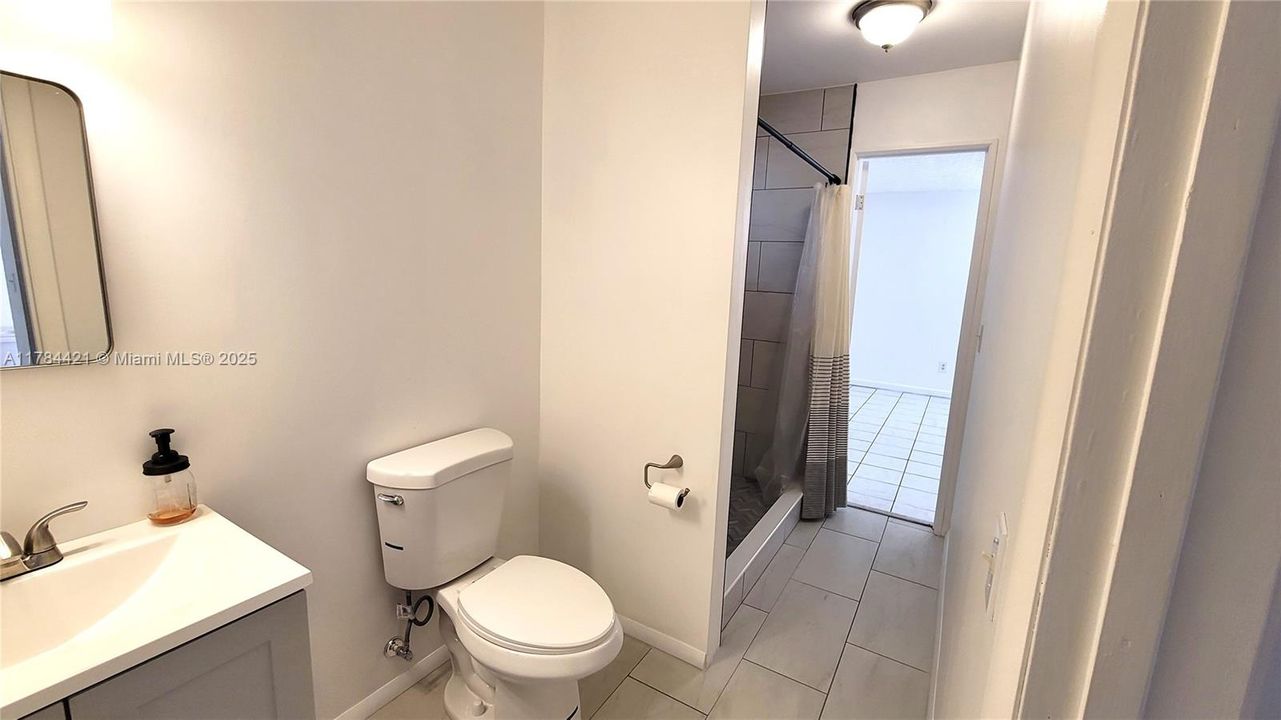 Недавно продано: $349,000 (2 спален, 1 ванн, 885 Квадратных фут)