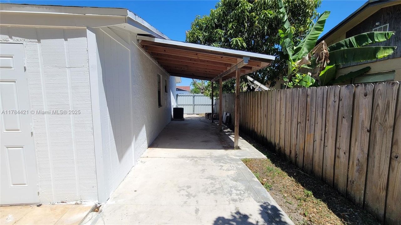 Недавно продано: $349,000 (2 спален, 1 ванн, 885 Квадратных фут)