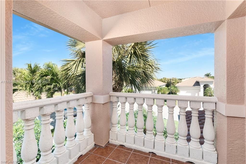 Recently Sold: $525,000 (3 beds, 2 baths, 2413 Square Feet)