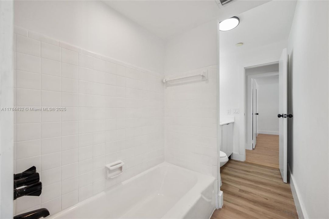 Недавно продано: $570,000 (4 спален, 2 ванн, 1544 Квадратных фут)