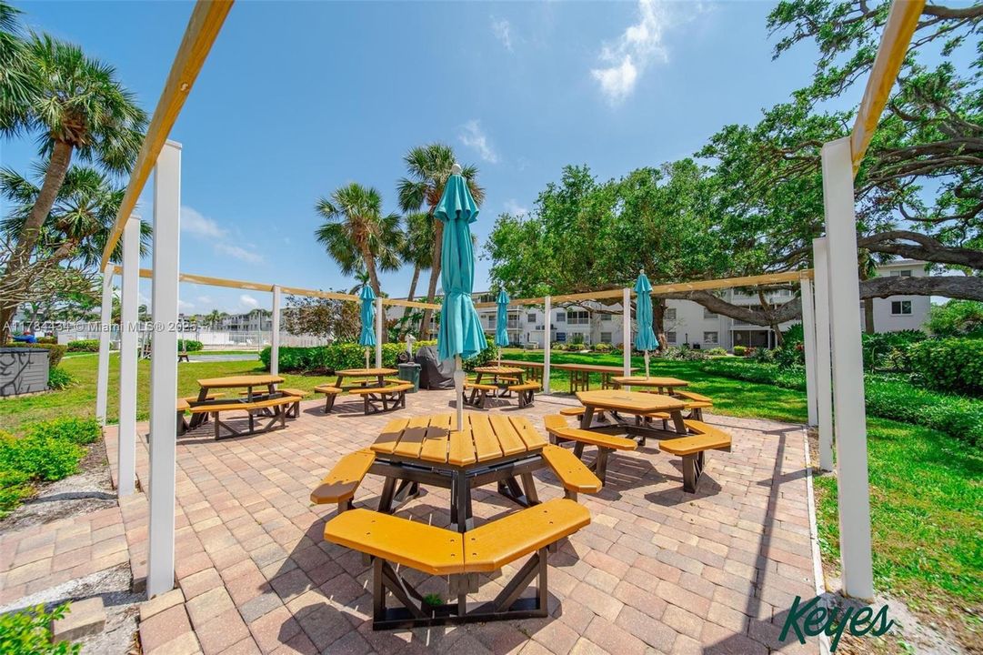 For Sale: $110,000 (2 beds, 2 baths, 840 Square Feet)