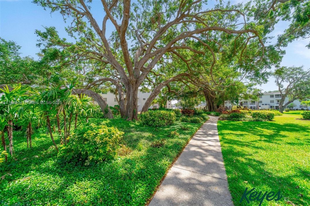 For Sale: $110,000 (2 beds, 2 baths, 840 Square Feet)