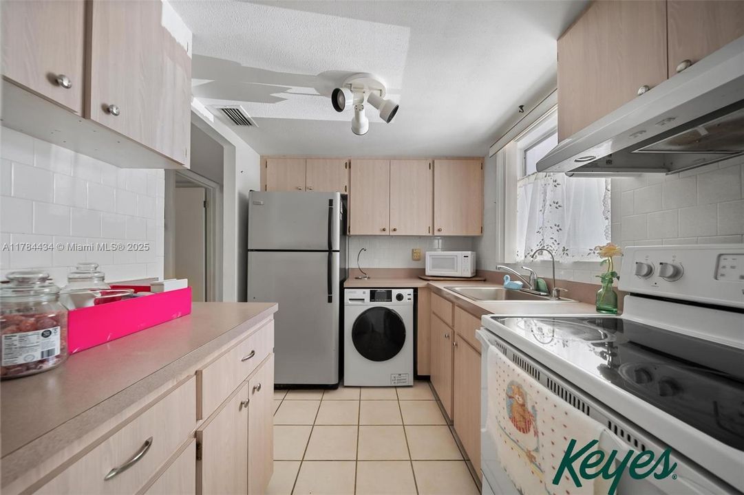 For Sale: $110,000 (2 beds, 2 baths, 840 Square Feet)