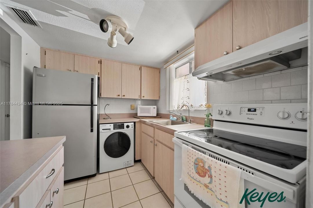For Sale: $110,000 (2 beds, 2 baths, 840 Square Feet)