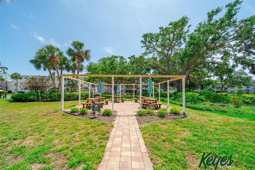 For Sale: $110,000 (2 beds, 2 baths, 840 Square Feet)