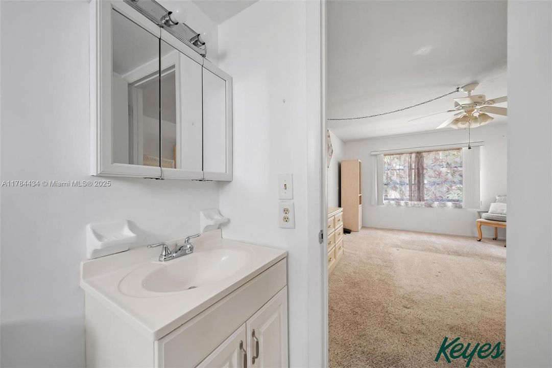 For Sale: $110,000 (2 beds, 2 baths, 840 Square Feet)