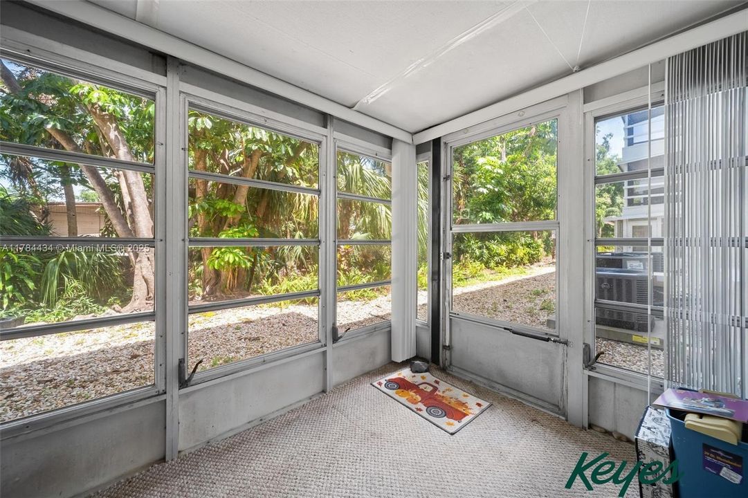 For Sale: $110,000 (2 beds, 2 baths, 840 Square Feet)