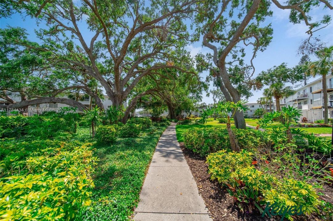 For Sale: $110,000 (2 beds, 2 baths, 840 Square Feet)