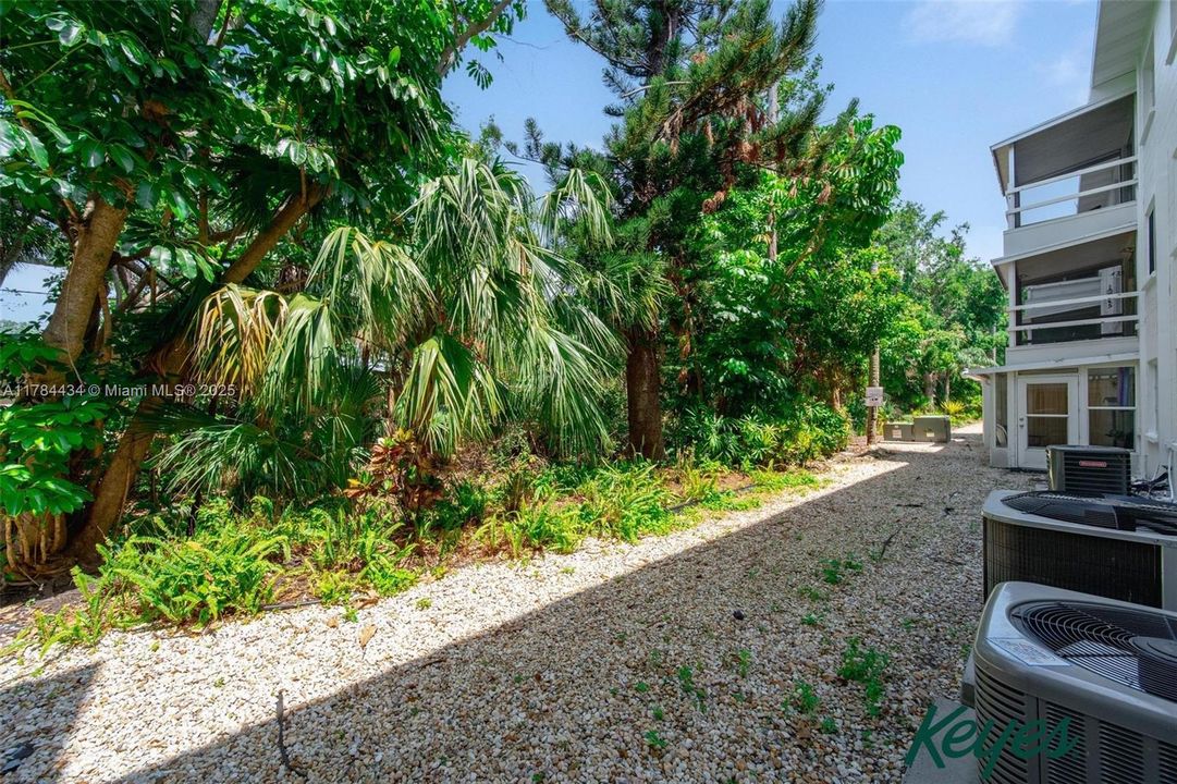 For Sale: $110,000 (2 beds, 2 baths, 840 Square Feet)