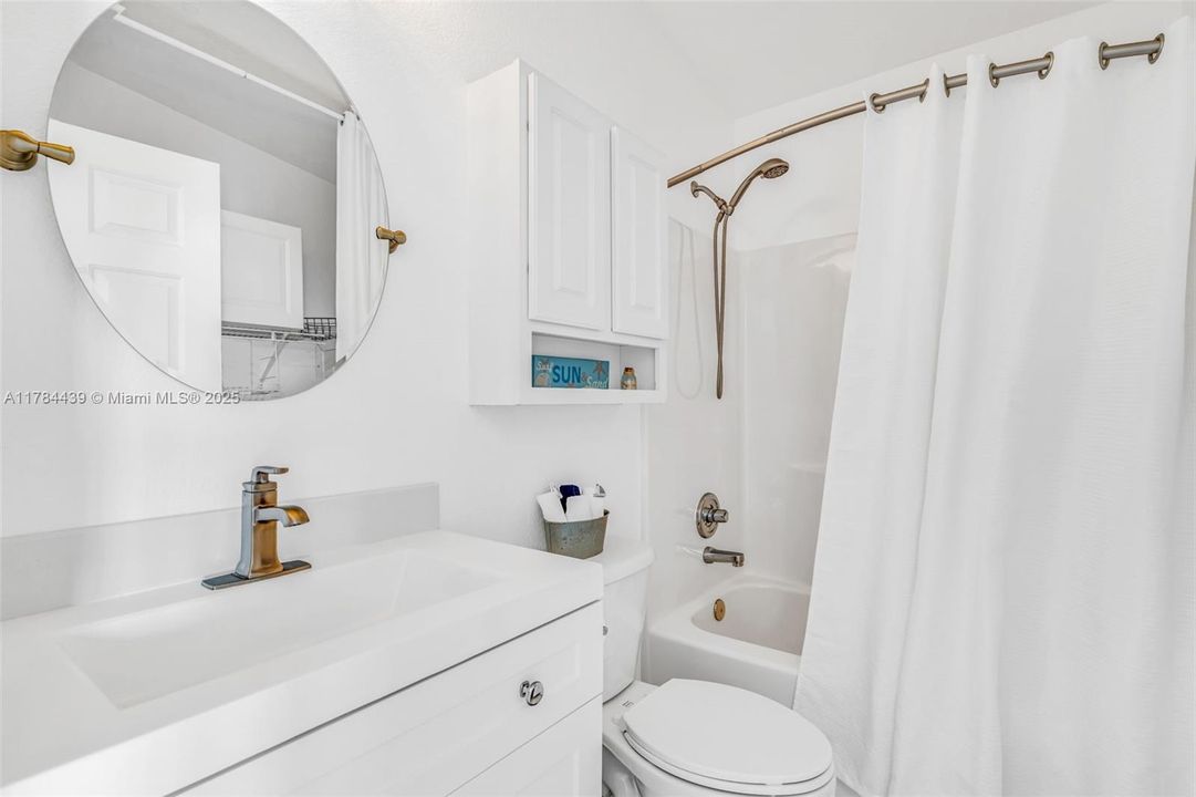 Hallway Bathroom with Shower and Tub Combo