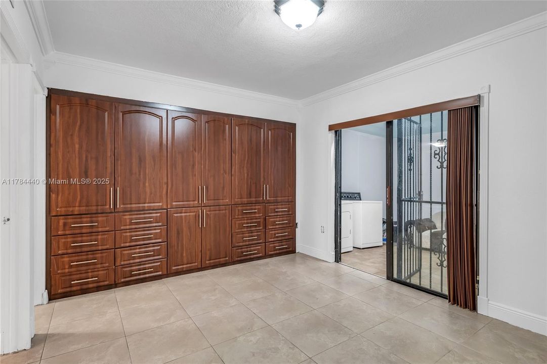 Recently Sold: $207,000 (1 beds, 1 baths, 528 Square Feet)