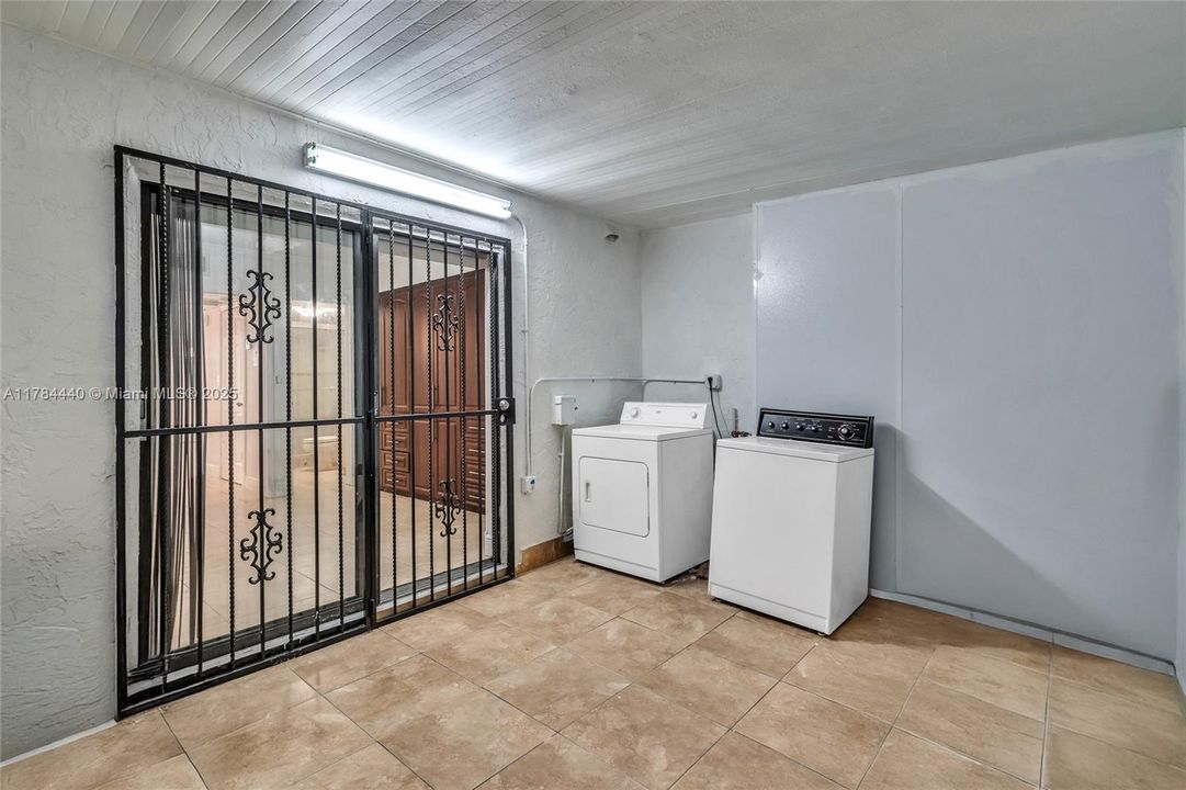 Recently Sold: $207,000 (1 beds, 1 baths, 528 Square Feet)