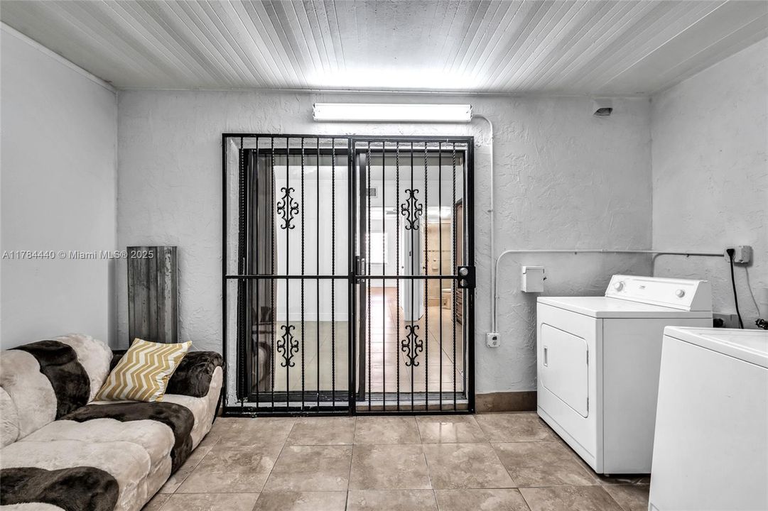 Recently Sold: $207,000 (1 beds, 1 baths, 528 Square Feet)