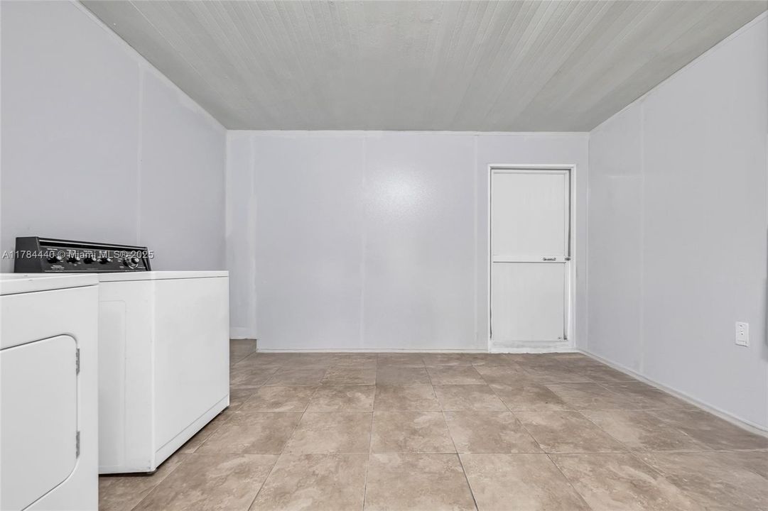 Recently Sold: $207,000 (1 beds, 1 baths, 528 Square Feet)