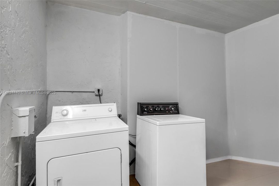 Recently Sold: $207,000 (1 beds, 1 baths, 528 Square Feet)