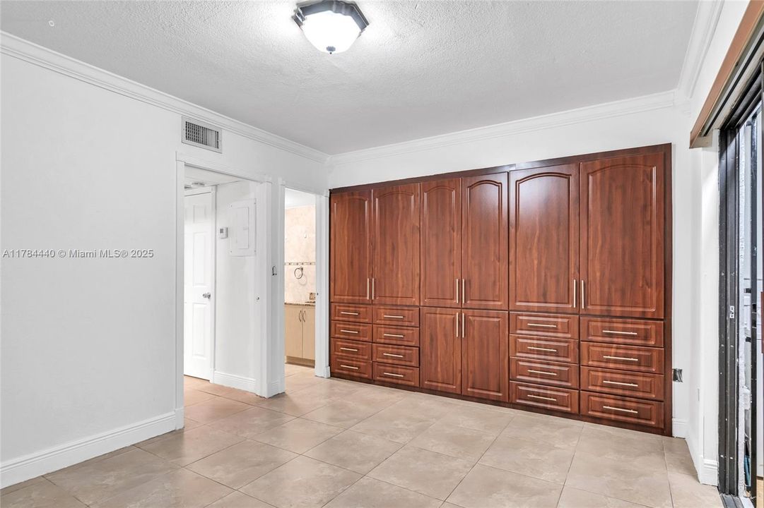 Recently Sold: $207,000 (1 beds, 1 baths, 528 Square Feet)
