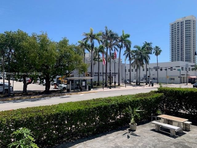 最近售出: $165,000 (0 贝兹, 1 浴室, 400 平方英尺)