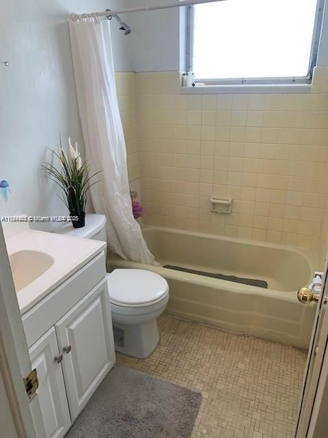 最近售出: $165,000 (0 贝兹, 1 浴室, 400 平方英尺)