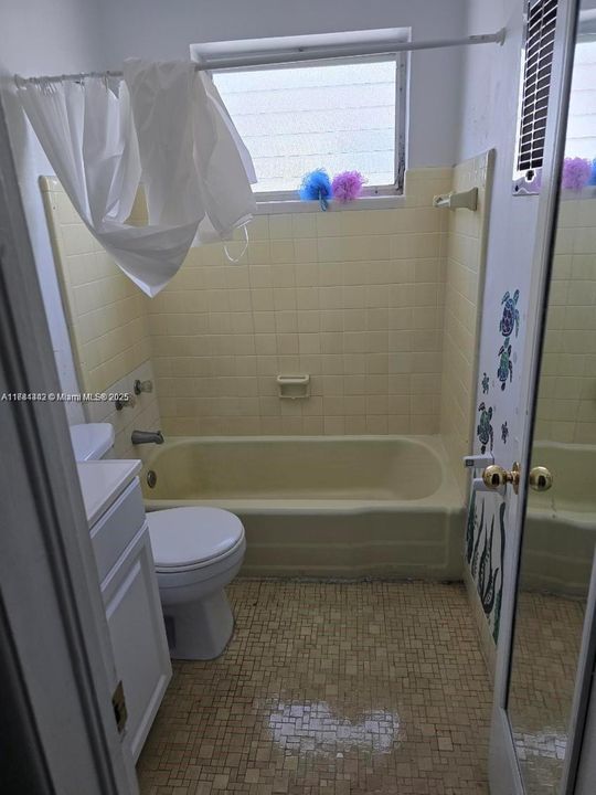 最近售出: $165,000 (0 贝兹, 1 浴室, 400 平方英尺)