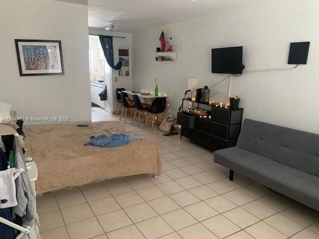 最近售出: $165,000 (0 贝兹, 1 浴室, 400 平方英尺)