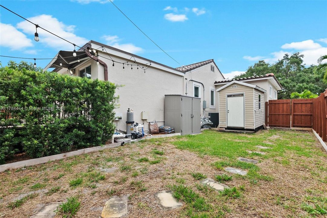 Recently Sold: $799,999 (4 beds, 2 baths, 1532 Square Feet)