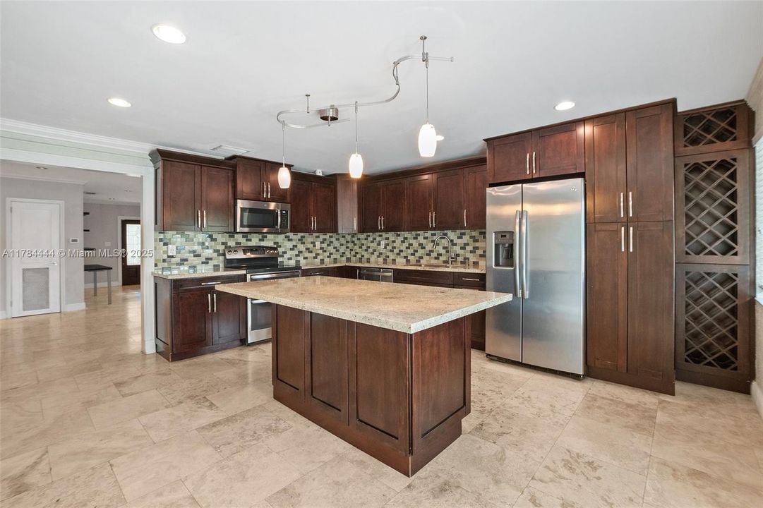 Recently Sold: $799,999 (4 beds, 2 baths, 1532 Square Feet)