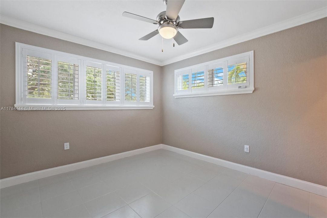 Recently Sold: $799,999 (4 beds, 2 baths, 1532 Square Feet)