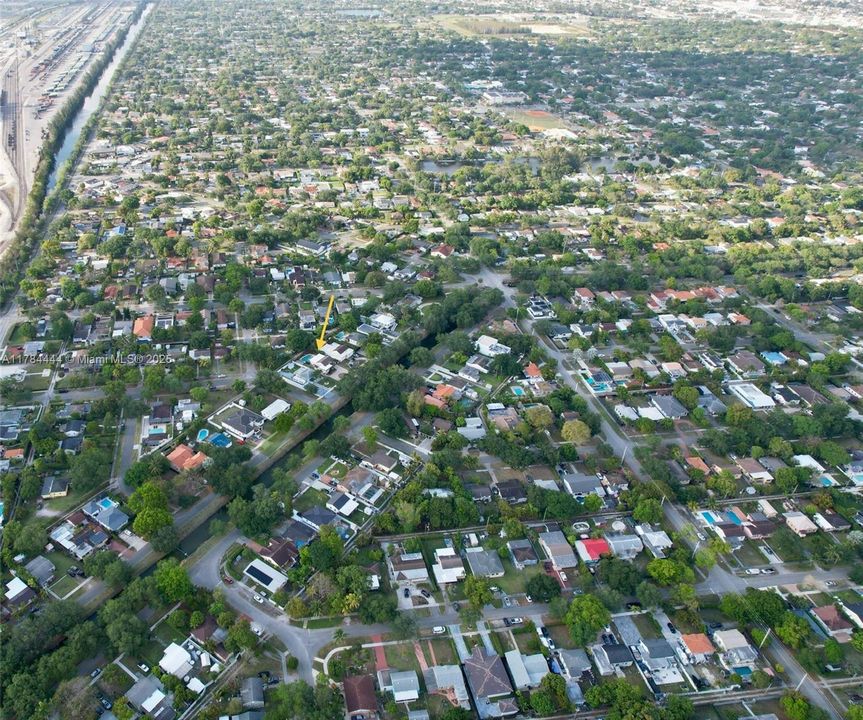 Recently Sold: $799,999 (4 beds, 2 baths, 1532 Square Feet)