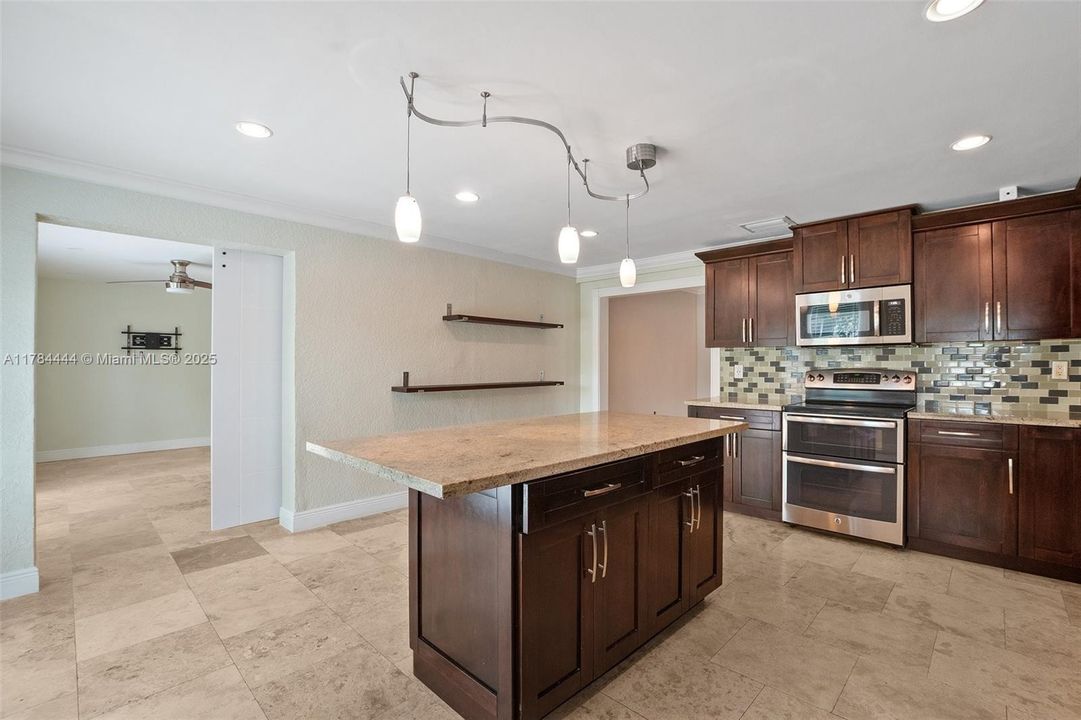 Recently Sold: $799,999 (4 beds, 2 baths, 1532 Square Feet)