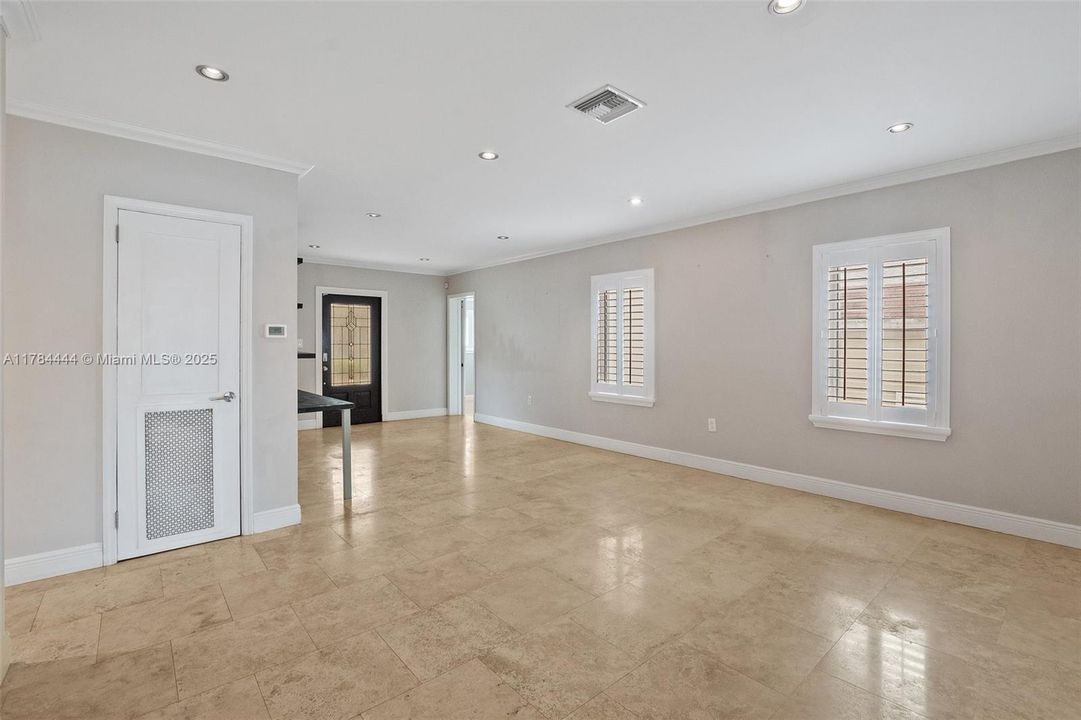 Recently Sold: $799,999 (4 beds, 2 baths, 1532 Square Feet)