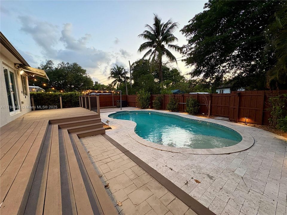 Recently Sold: $799,999 (4 beds, 2 baths, 1532 Square Feet)