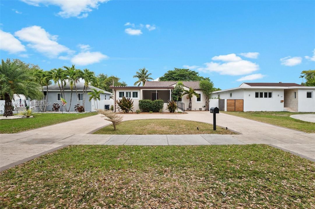 Recently Sold: $799,999 (4 beds, 2 baths, 1532 Square Feet)
