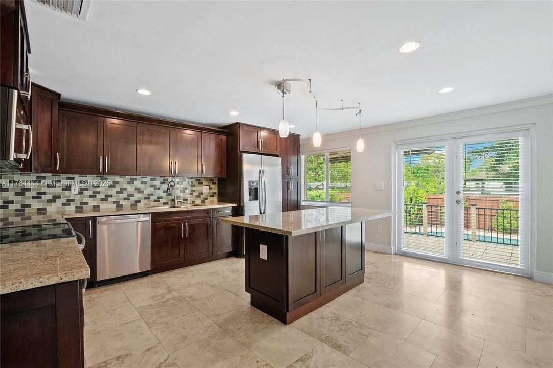 Recently Sold: $799,999 (4 beds, 2 baths, 1532 Square Feet)