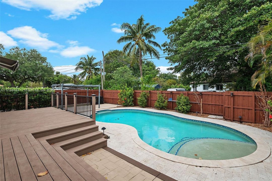 Recently Sold: $799,999 (4 beds, 2 baths, 1532 Square Feet)