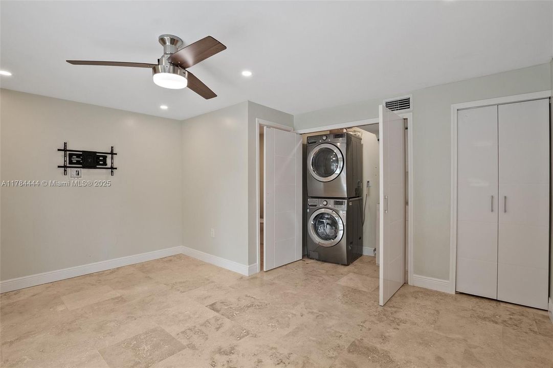 Recently Sold: $799,999 (4 beds, 2 baths, 1532 Square Feet)