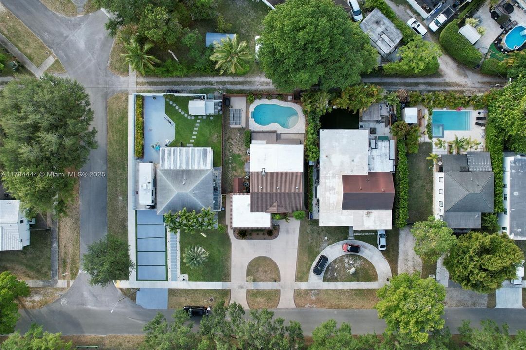 Recently Sold: $799,999 (4 beds, 2 baths, 1532 Square Feet)