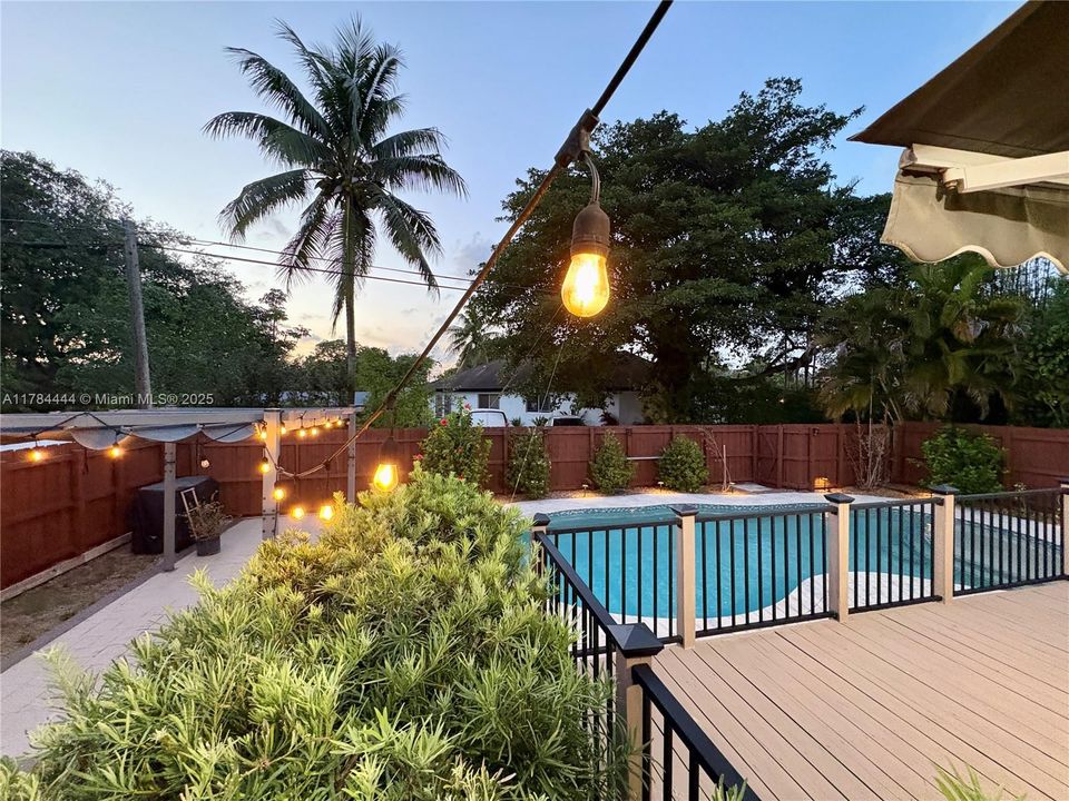 Recently Sold: $799,999 (4 beds, 2 baths, 1532 Square Feet)