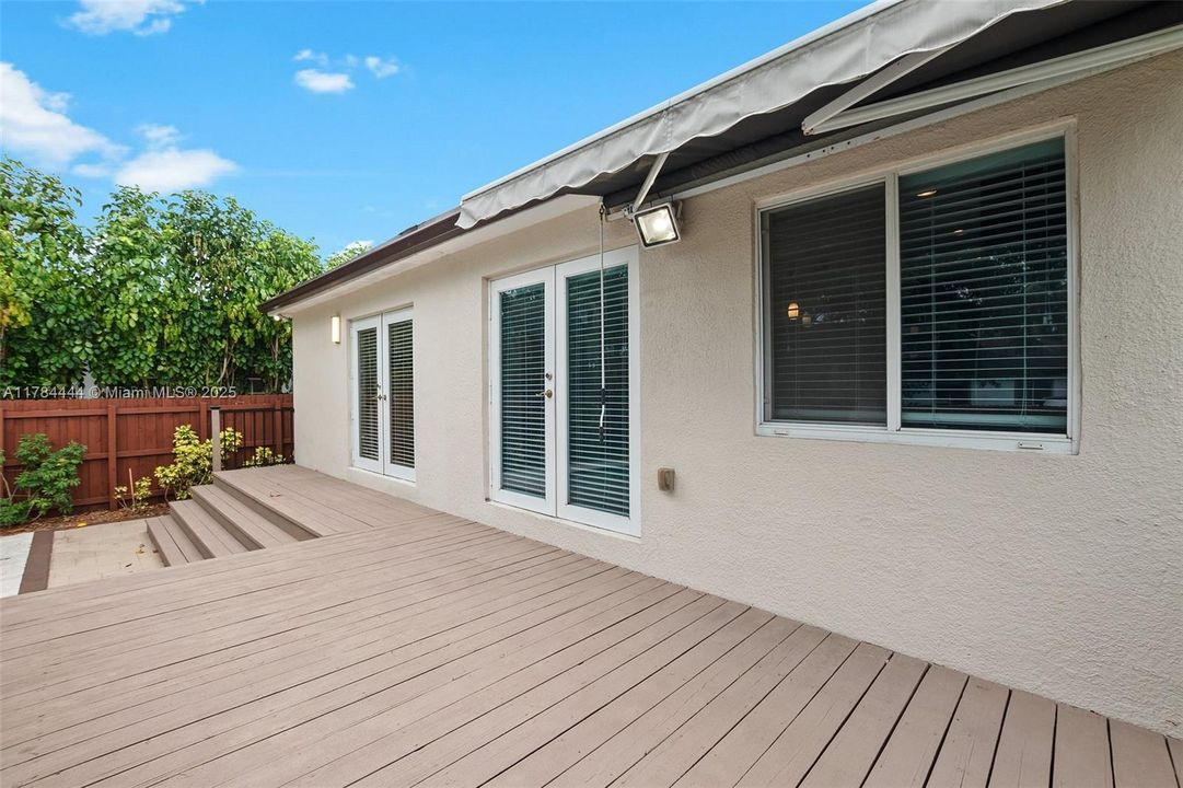 Recently Sold: $799,999 (4 beds, 2 baths, 1532 Square Feet)