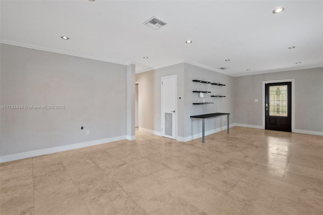 Recently Sold: $799,999 (4 beds, 2 baths, 1532 Square Feet)