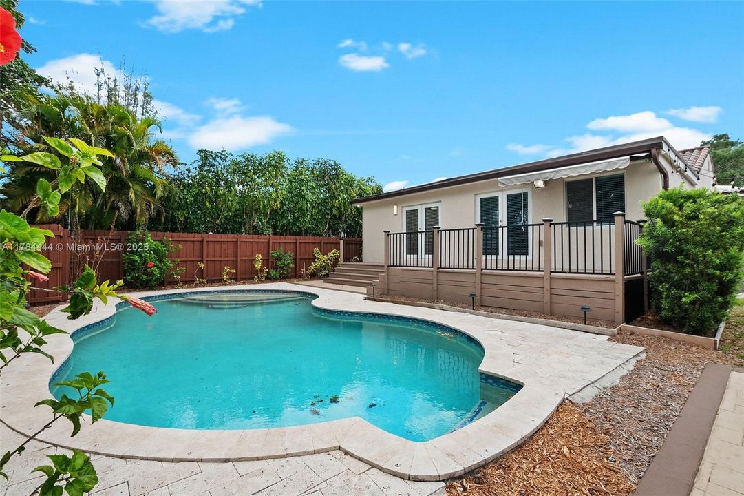 Recently Sold: $799,999 (4 beds, 2 baths, 1532 Square Feet)