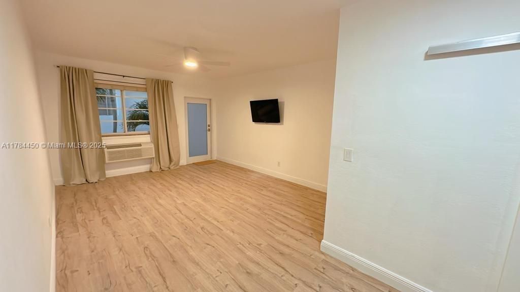 Recently Rented: $1,600 (0 beds, 1 baths, 387 Square Feet)