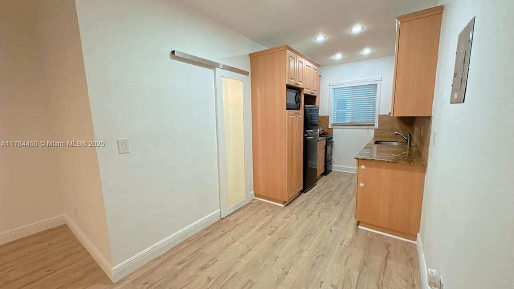 Recently Rented: $1,600 (0 beds, 1 baths, 387 Square Feet)