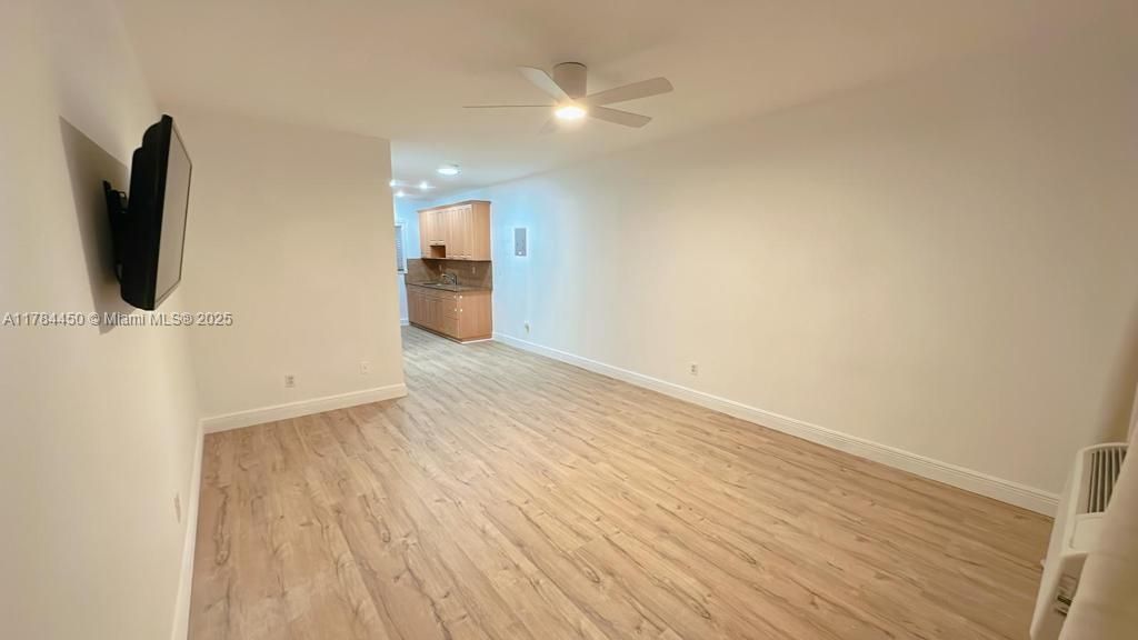Recently Rented: $1,600 (0 beds, 1 baths, 387 Square Feet)