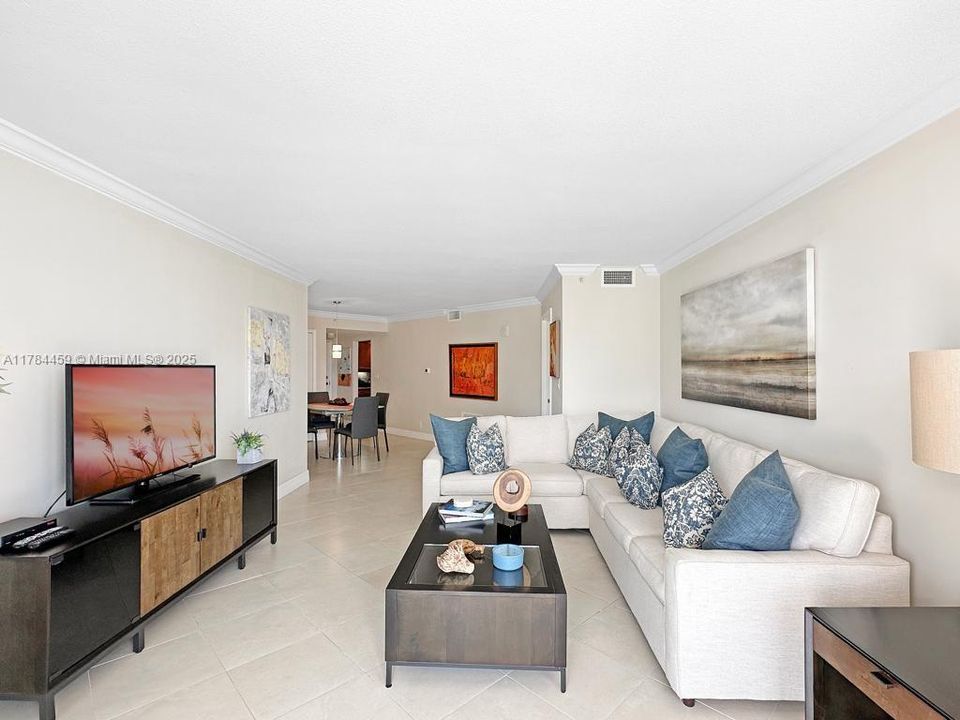 Под контрактом: $5,500 (1 спален, 1 ванн, 909 Квадратных фут)