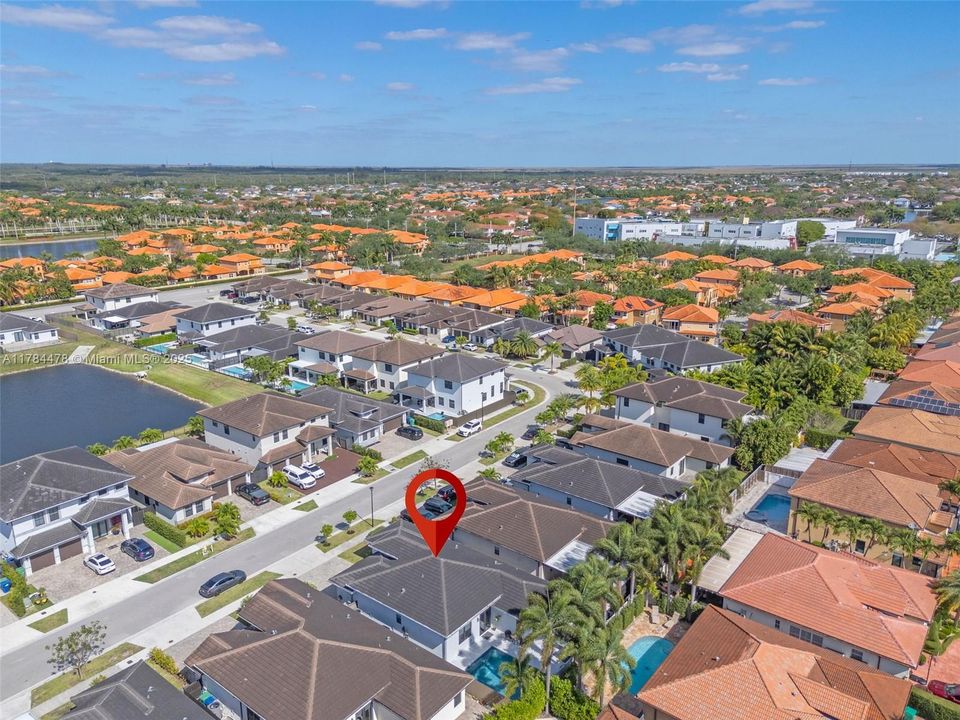 最近售出: $912,000 (4 贝兹, 3 浴室, 0 平方英尺)