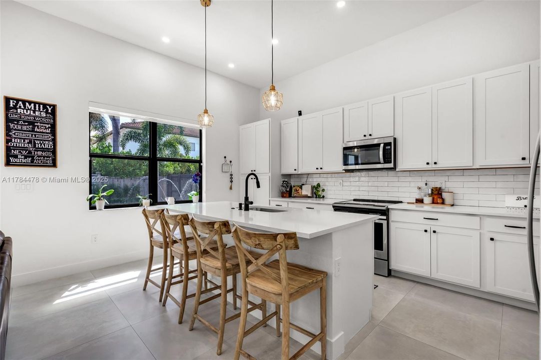 最近售出: $912,000 (4 贝兹, 3 浴室, 0 平方英尺)