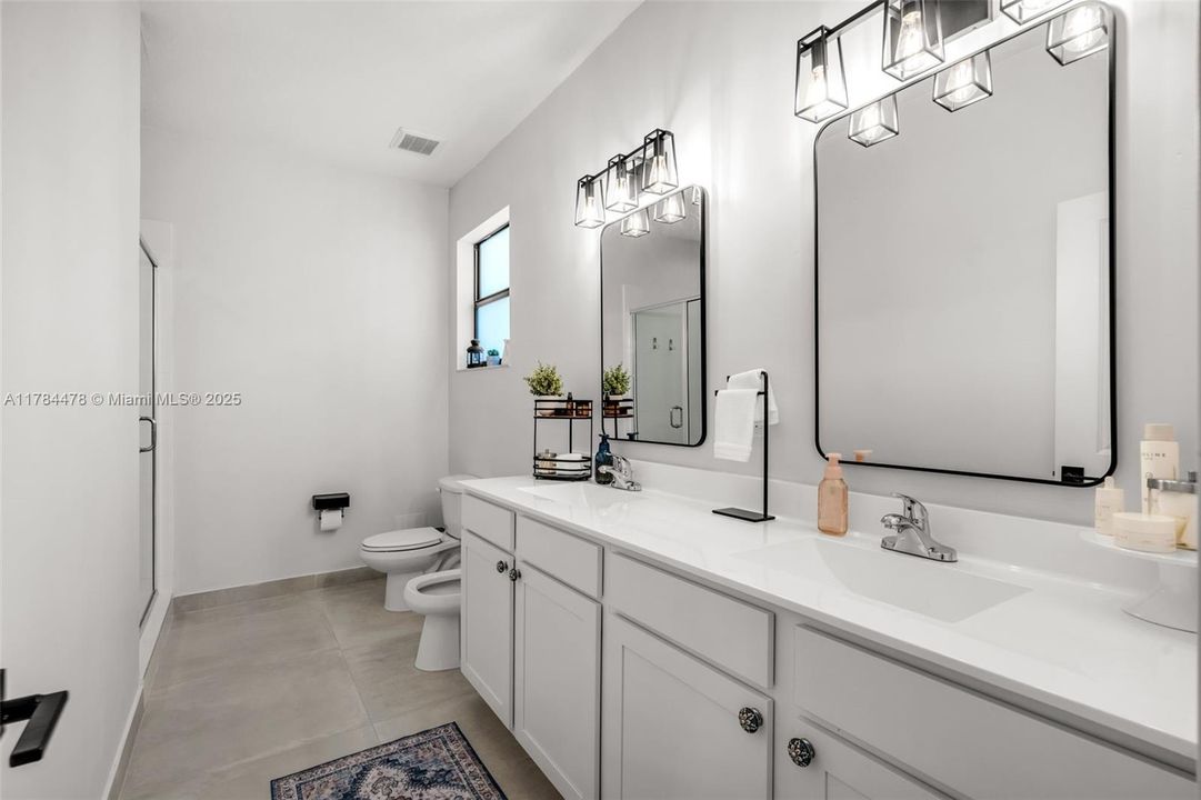 最近售出: $912,000 (4 贝兹, 3 浴室, 0 平方英尺)