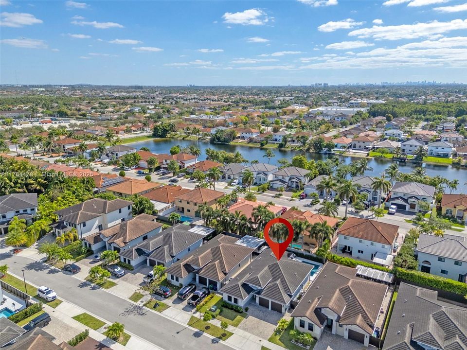 最近售出: $912,000 (4 贝兹, 3 浴室, 0 平方英尺)