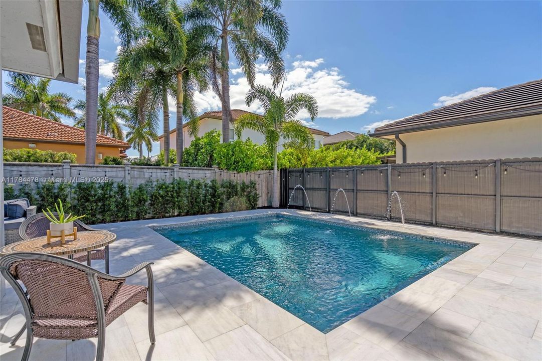 最近售出: $912,000 (4 贝兹, 3 浴室, 0 平方英尺)