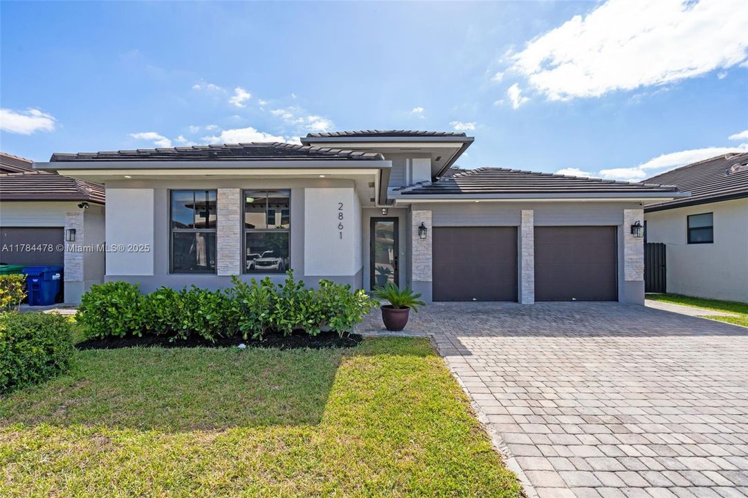 最近售出: $912,000 (4 贝兹, 3 浴室, 0 平方英尺)